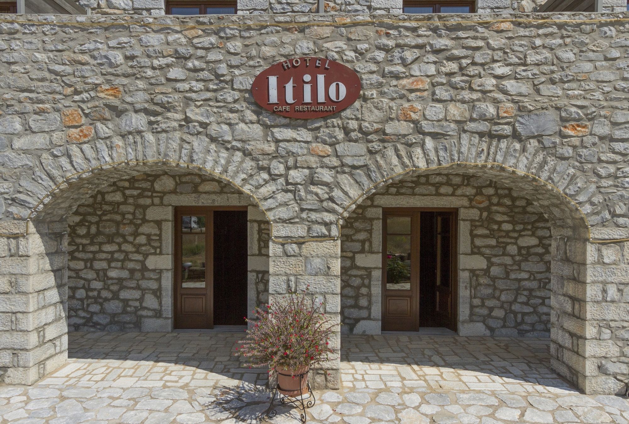 Itilo Traditional Hotel Néon Oítilon Exteriör bild